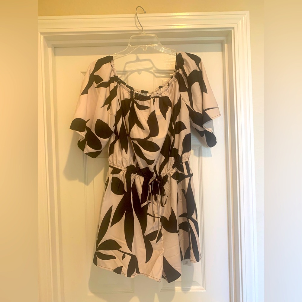 Cupshe Black and White Leaf Print Off-Shoulder Jumper - Picture 2 of 4